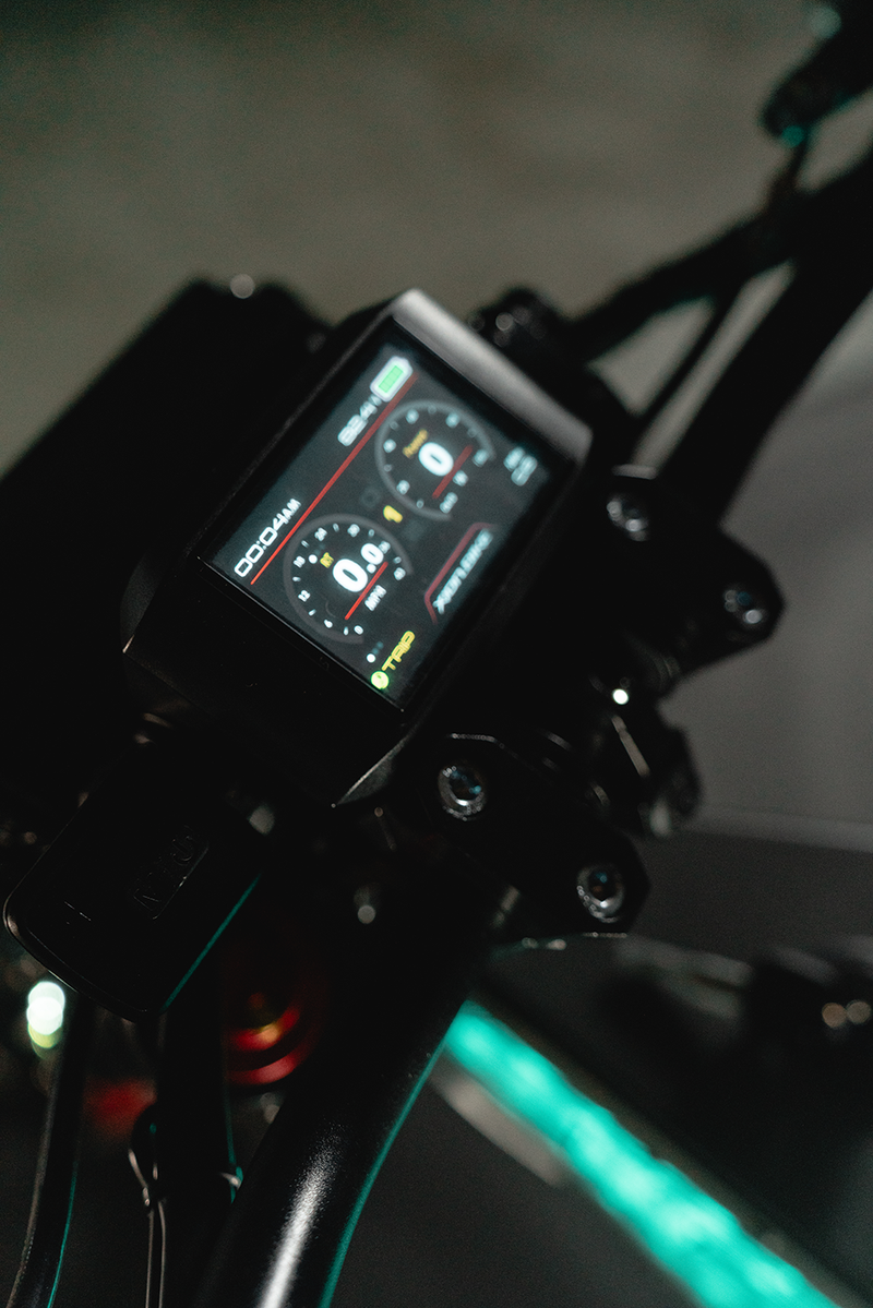 Xion CyberX E-Moto handlebar and color display, top view
